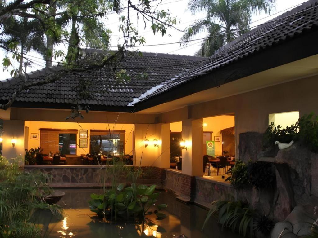 Augusta Sukabumi Hotel Luaran gambar