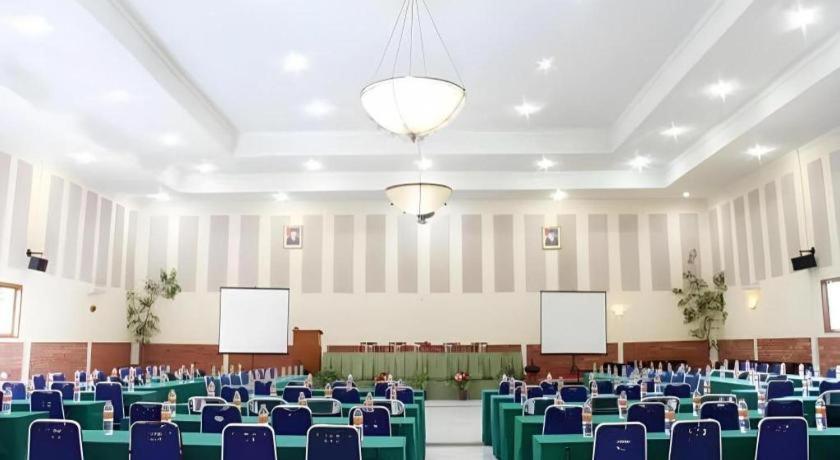 Augusta Sukabumi Hotel Luaran gambar