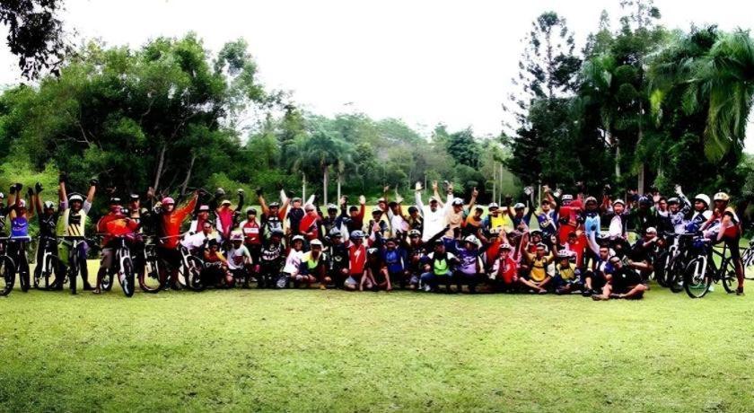 Augusta Sukabumi Hotel Luaran gambar