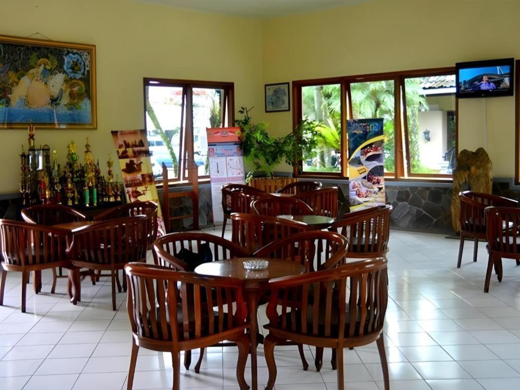 Augusta Sukabumi Hotel Luaran gambar