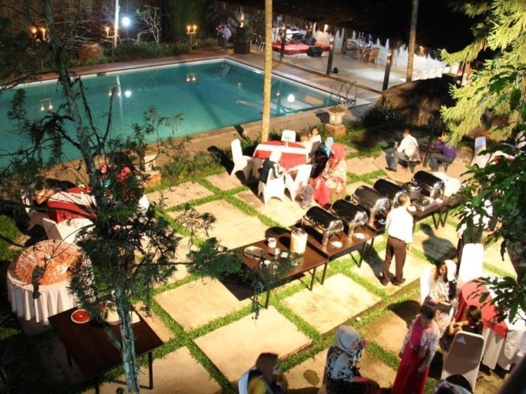 Augusta Sukabumi Hotel Luaran gambar