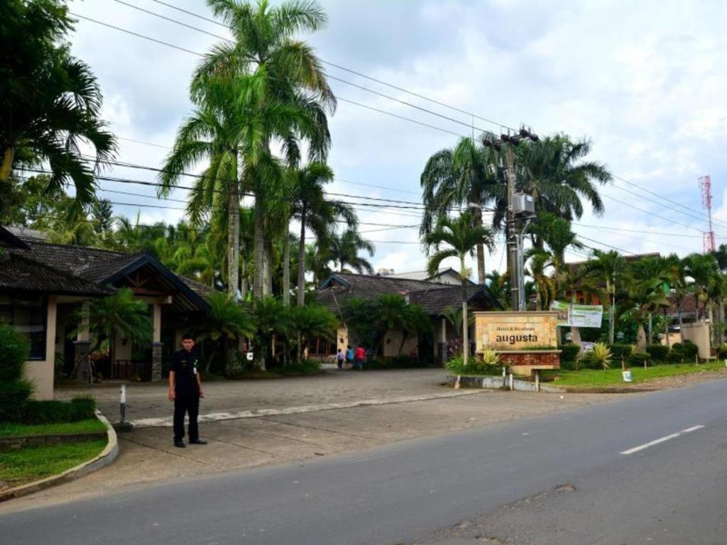 Augusta Sukabumi Hotel Luaran gambar