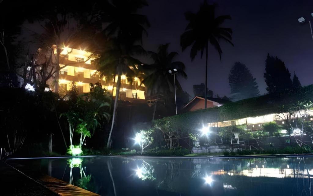 Augusta Sukabumi Hotel Luaran gambar