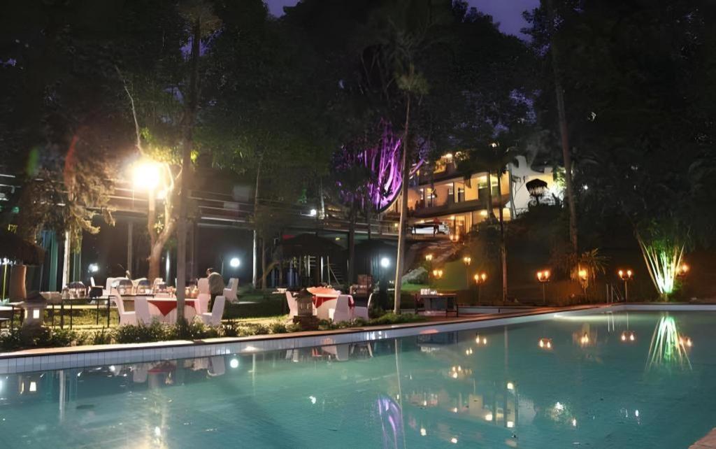 Augusta Sukabumi Hotel Luaran gambar