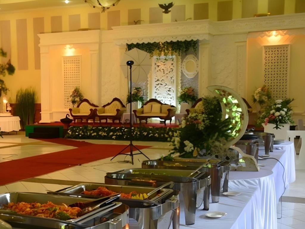 Augusta Sukabumi Hotel Luaran gambar