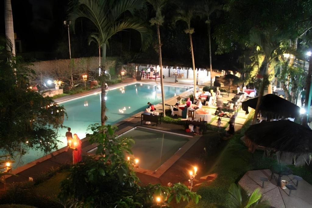 Augusta Sukabumi Hotel Luaran gambar