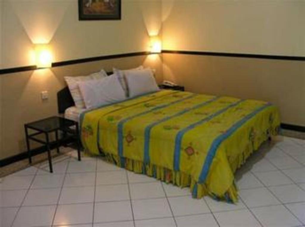 Augusta Sukabumi Hotel Luaran gambar