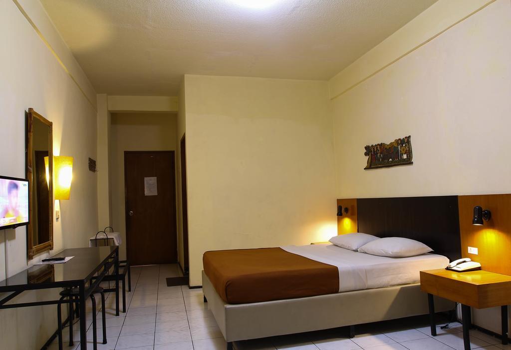 Augusta Sukabumi Hotel Luaran gambar